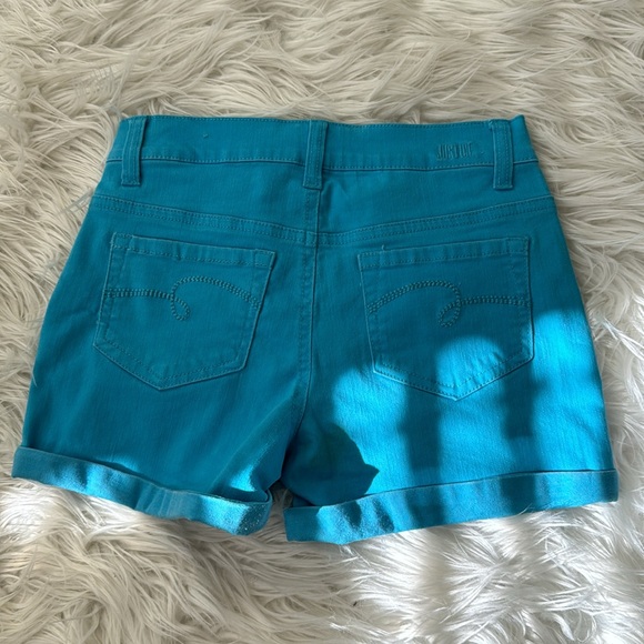 Girls like new shorts - Picture 2 of 2
